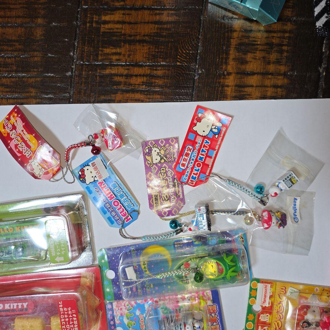 ご当地キティマスコット26点ストラップ4点