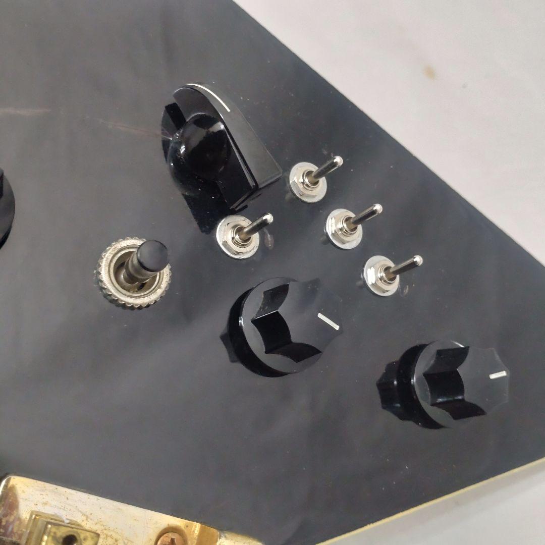 個性派ベーシストにワーロックベース！