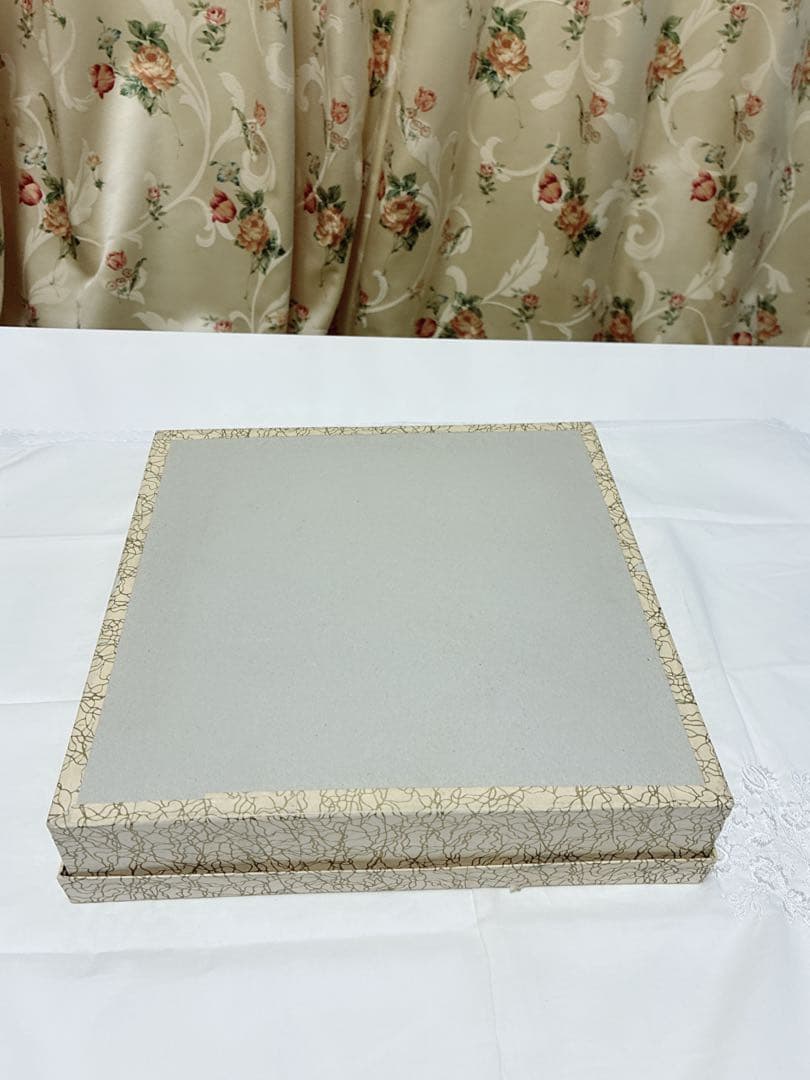 飛騨春慶塗　盆付き三段重1点・菓子盆1点　　合計2点セット