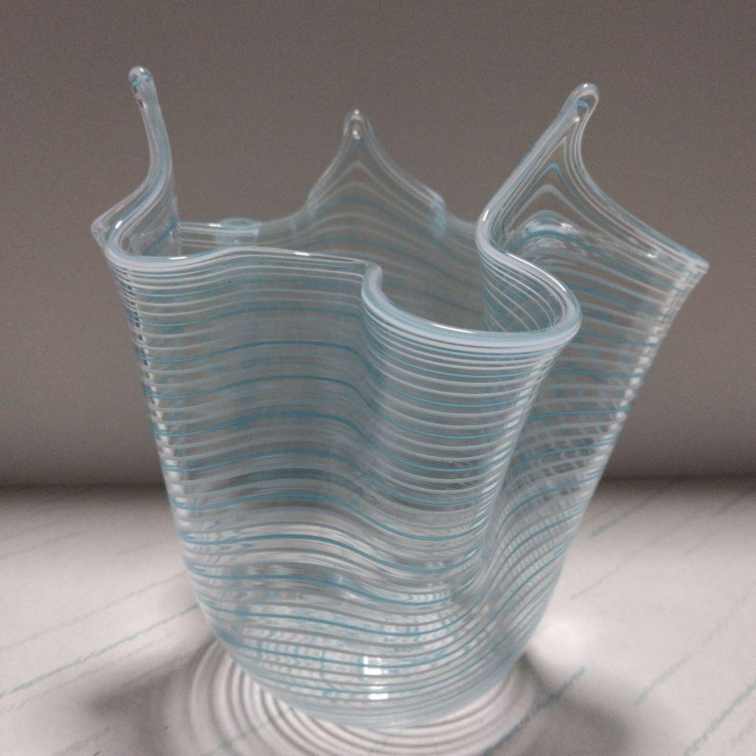 ヴェネツィアングラス　波状の青色ストライプガラス花瓶