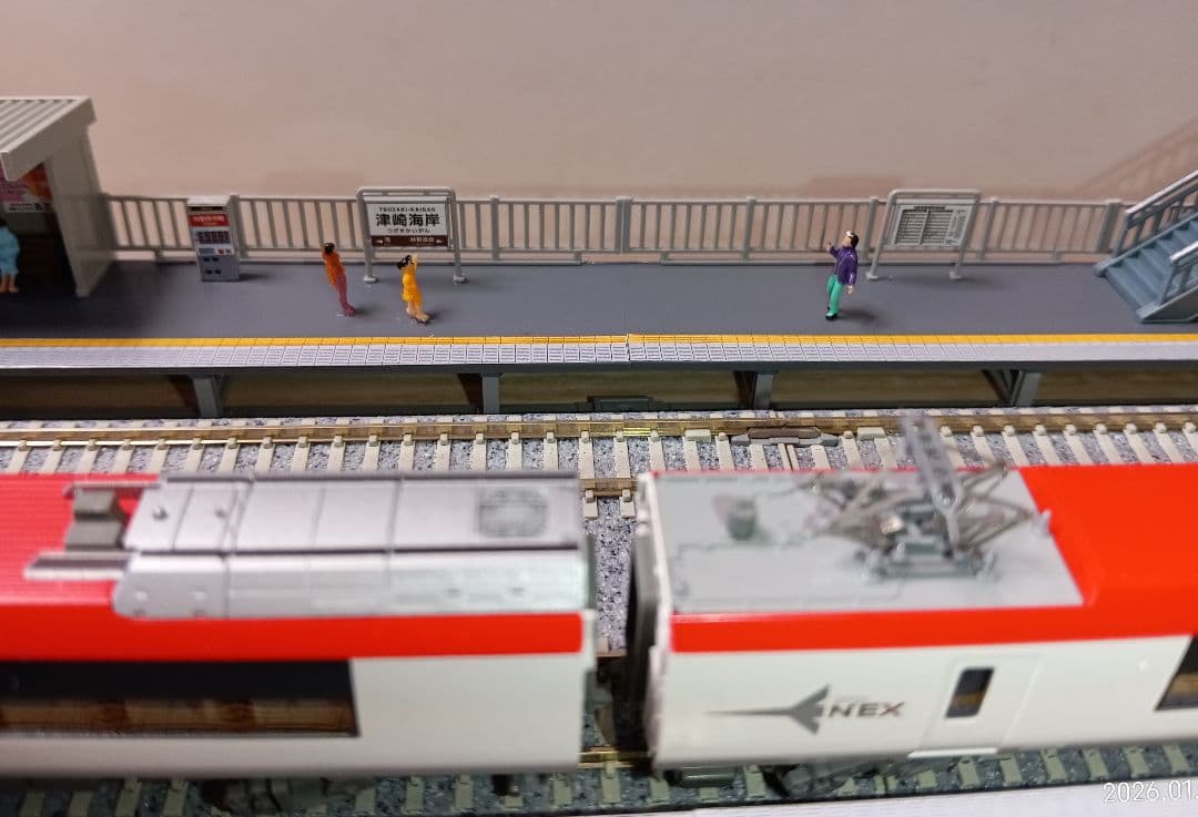 Nゲージ 対向式ホームセット（レール付き）ジオラマ ④