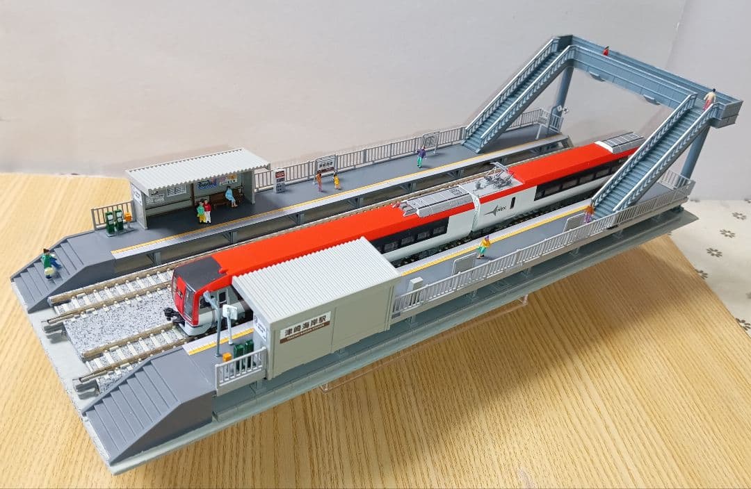 Nゲージ 対向式ホームセット（レール付き）ジオラマ ④