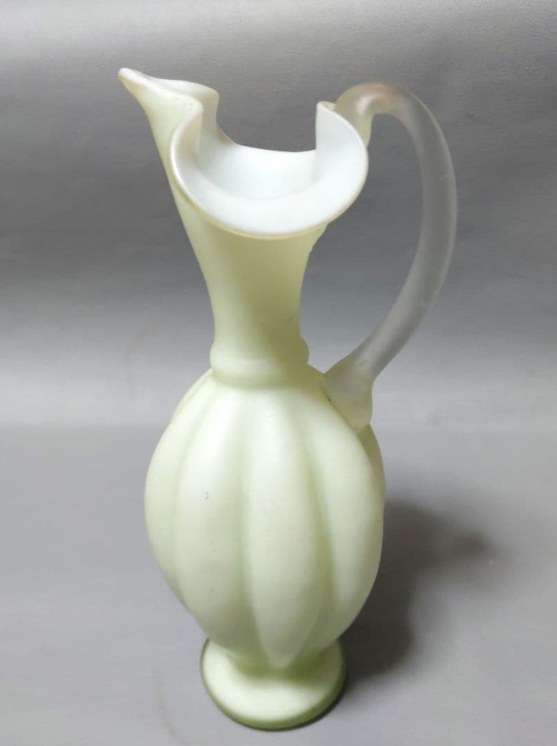 ガラス水差し　花瓶