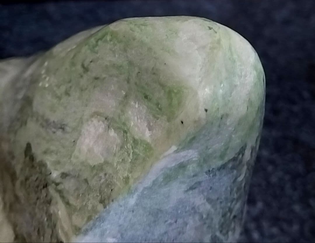 ★翡翠原石★糸魚川硬玉【姫川・転石磨き石1.1kg】