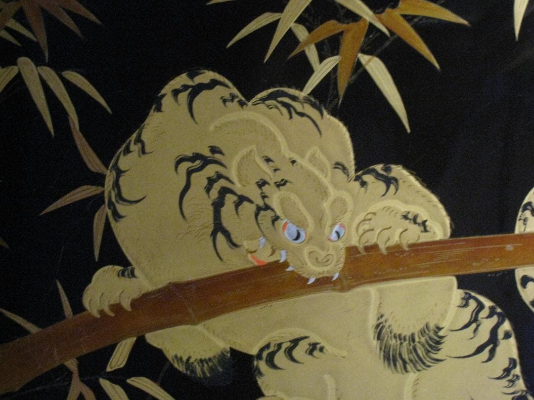 輪島塗　木製木地漆塗　【金蒔絵虎文漆塗飾皿】　径約50㎝