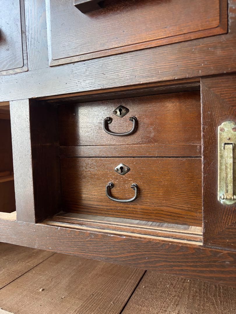 古い水屋箪笥　食器棚　ガラス棚　本棚　ガラスケース　箪笥 和家具　天然木