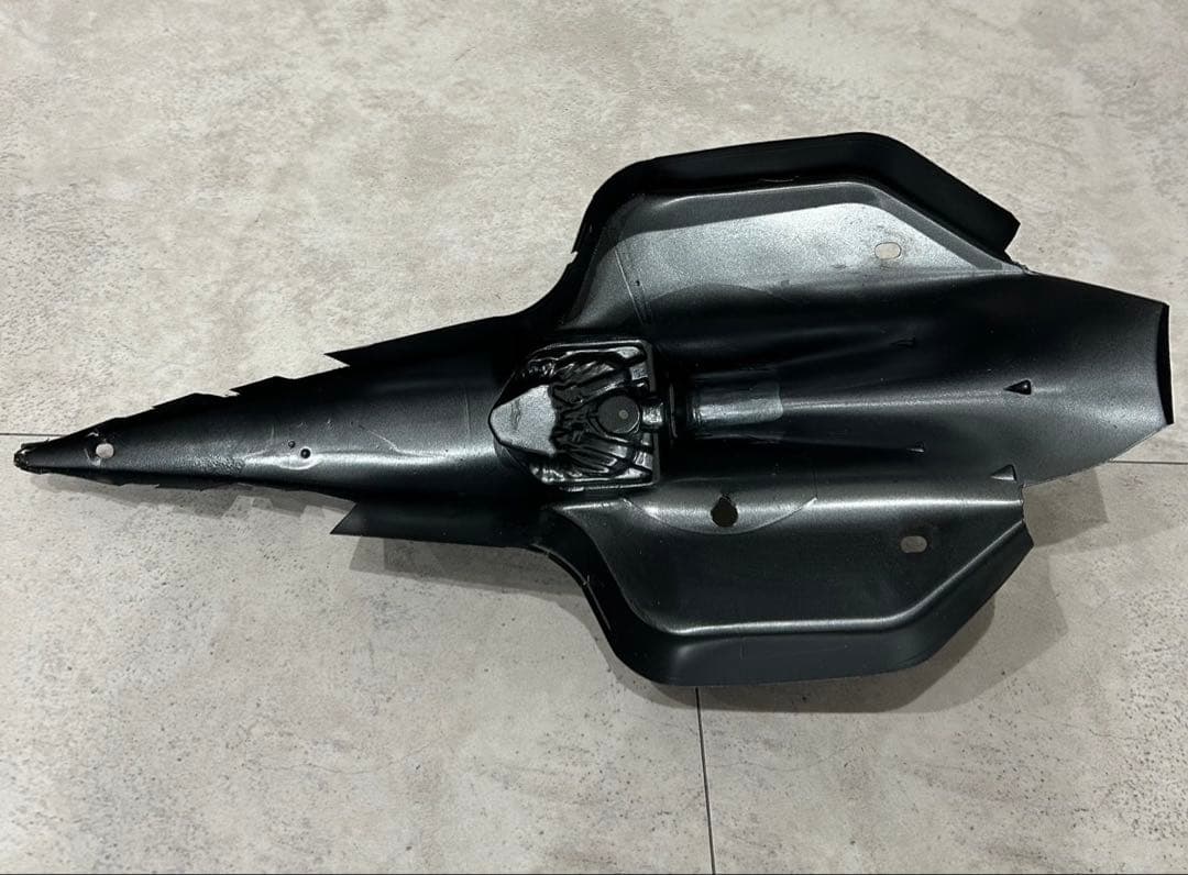 タミヤ（TAMIYA）製の1/10スケール電動RCカーザウバー C12