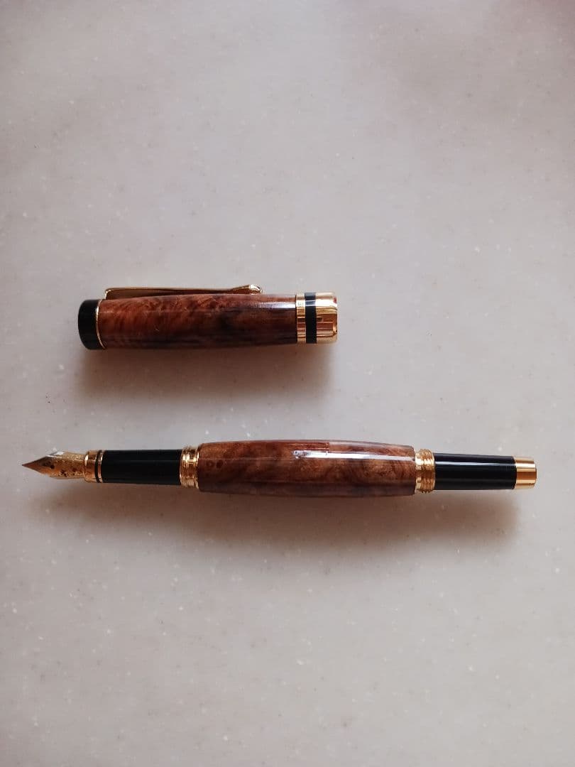 ブラウン木製万年筆 金メッキ装飾