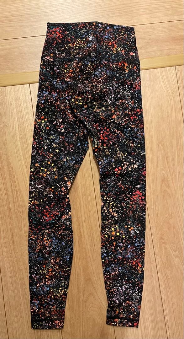 お値引き中！未使用　ルルレモン レギンス