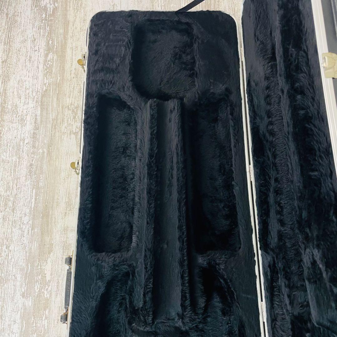 Music Man ミュージックマン　ベース用モールドハードケース　USA製