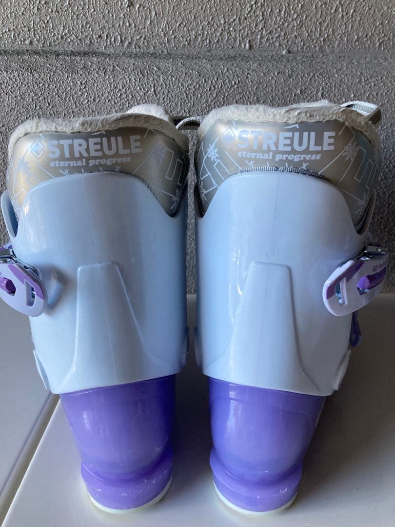 子ども用スキー靴 紫色　スキー板