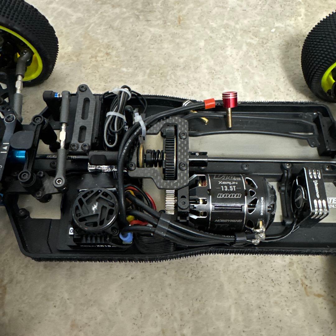 アソシエイテッド RC10 B74.2 CE (組立メカ搭載済み)