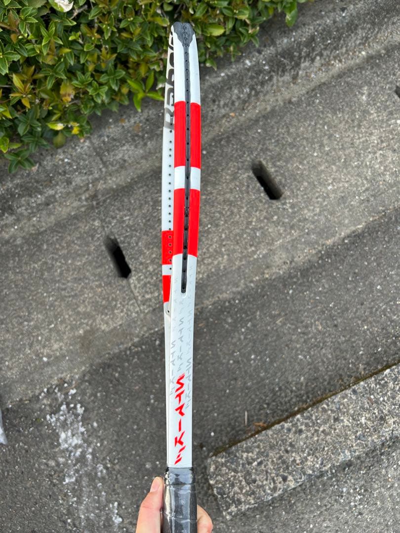 バボラ　ピュアストライク　テニスラケット　16×20 G1