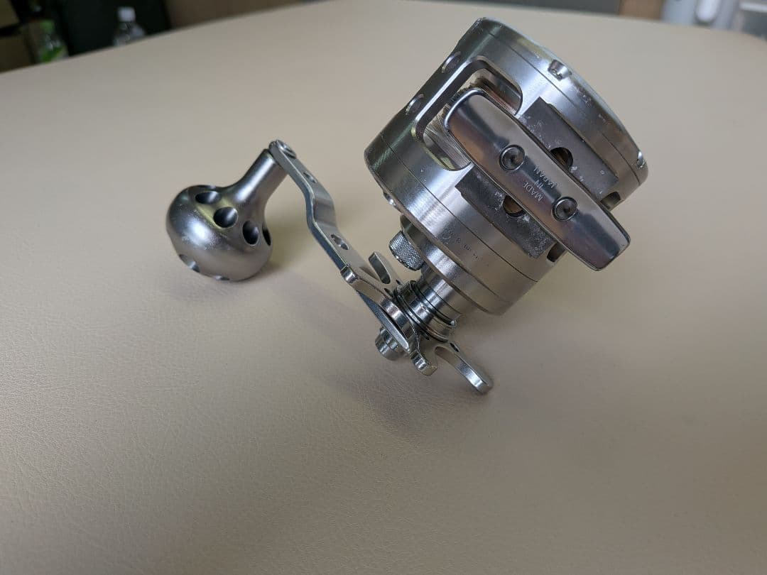 ダイワ　ソルティガZ 20L 左ハンドル