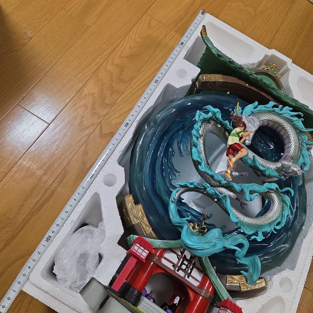 千と千尋の神隠し　海外フィギュア　　　 ライトアップ　チヒロ　ハク　アブラヤ