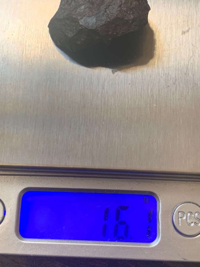 世界最古の石　46億年前の隕石コンドライト　太陽系最古の隕石　石質隕石　鉄隕石