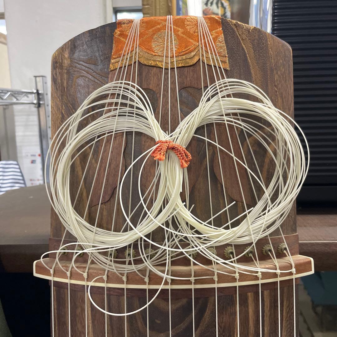 13弦お琴 並甲 すだれ彫り 舌に蒔絵の音色の良い