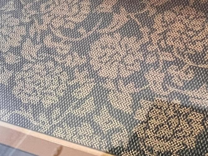 特注 家紋 丸に右三階松 ラメチップゴールド 金属製