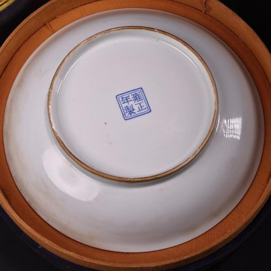 中国古美術・珍蔵粉彩陶磁器の皿・純手描き・刺繍箱付き・茶道具・食器・置物・極細工