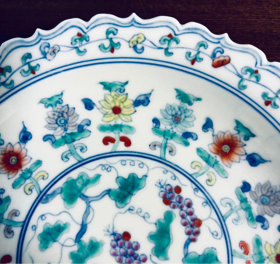 中国陶磁器 中国美術 清朝時代 　成化年製　粉彩豆彩色絵葡萄文盤皿　　優品美品