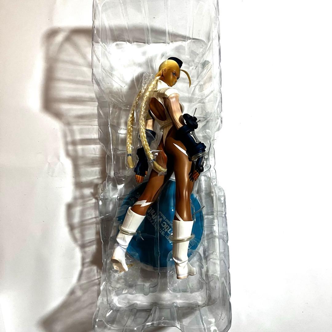 海洋堂 ストリートファイターZERO3 キャミィ 1/6 ブラック、ホワイト