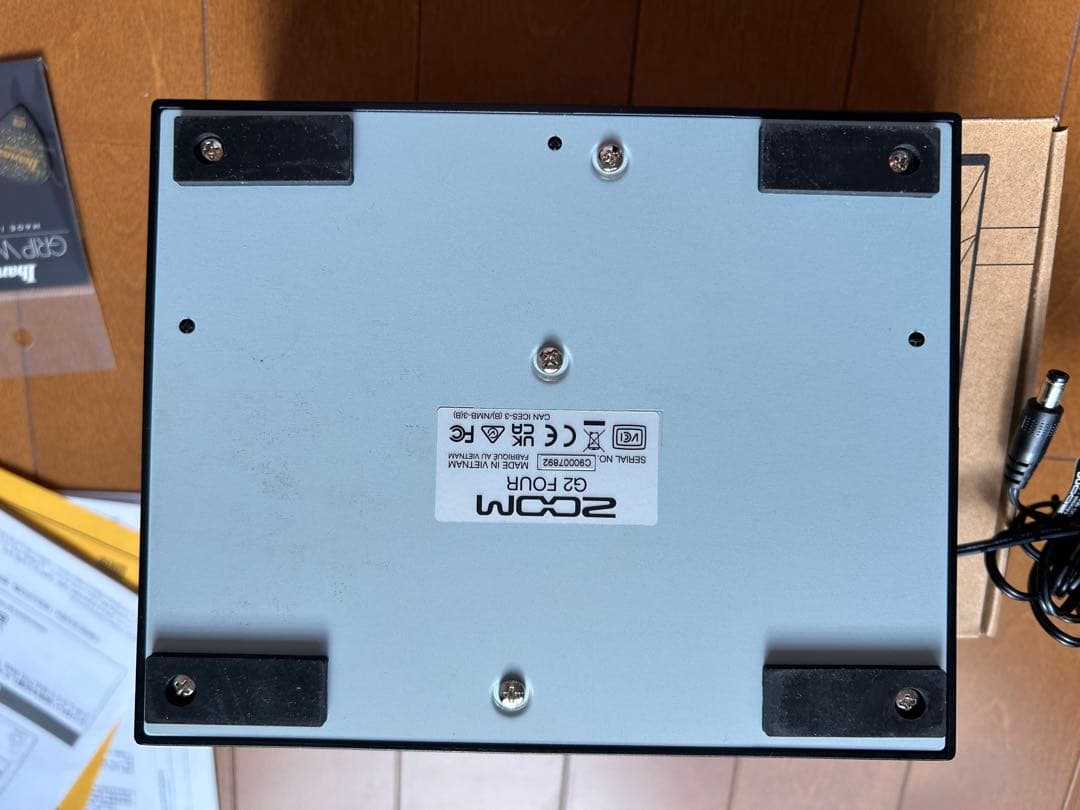 美品　ZOOM G2 FOUR マルチエフェクター　Ibanezピック2枚付き