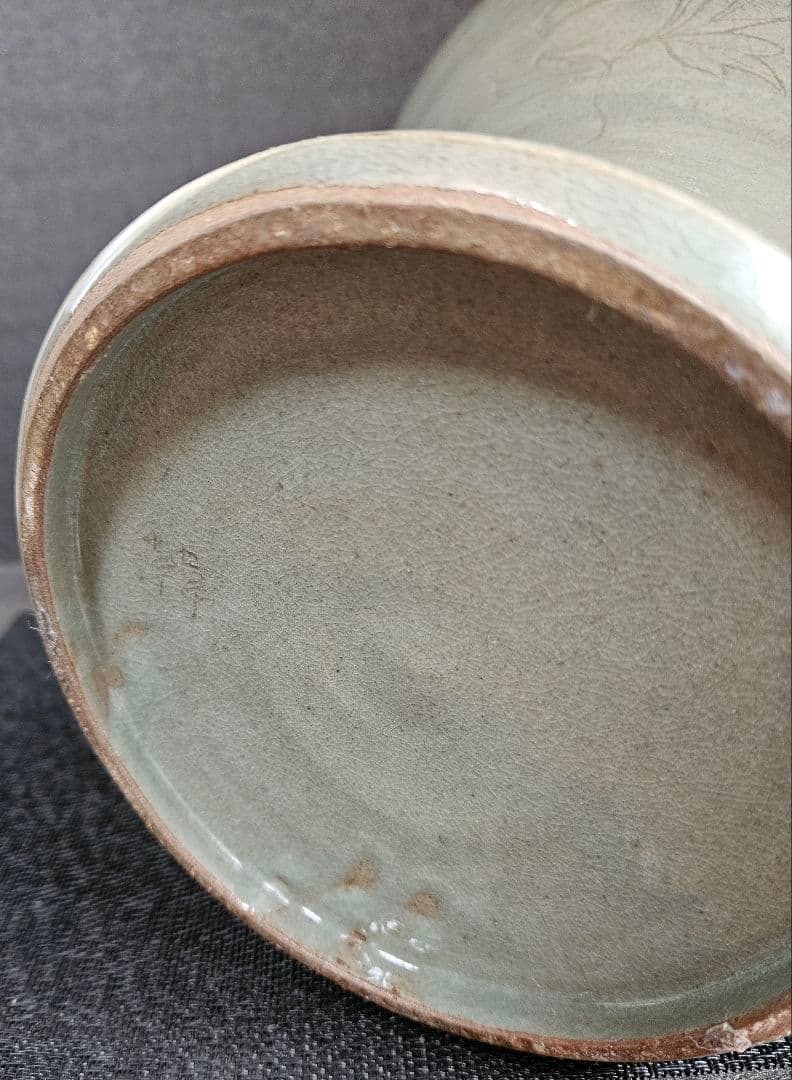 高麗青磁　象嵌　花唐草　瓔珞文様　陰刻牡丹図　大梅瓶　近代作品　高さ40.1cm