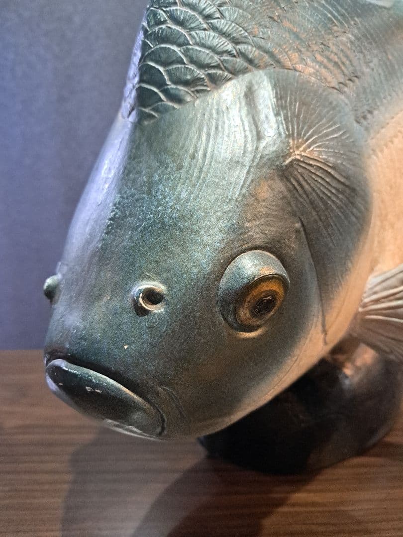 陶器 魚の彫刻 青白