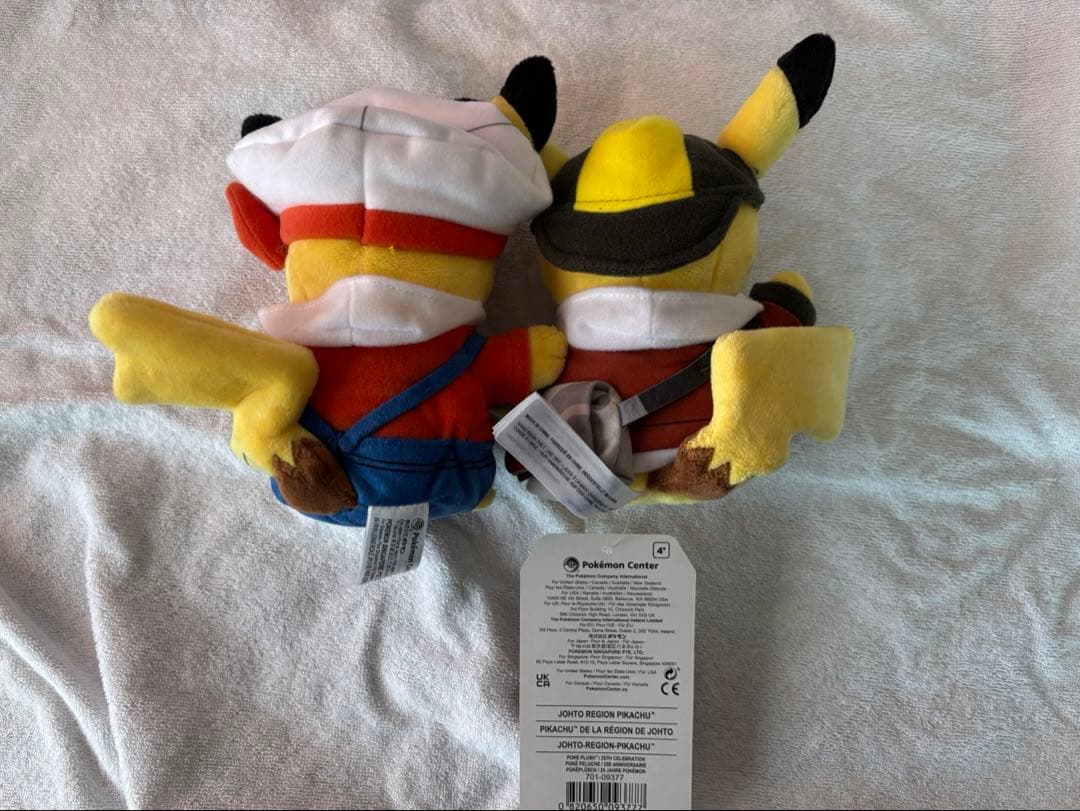 海外　ポケモンセンター　ピカチュウ　ぬいぐるみ