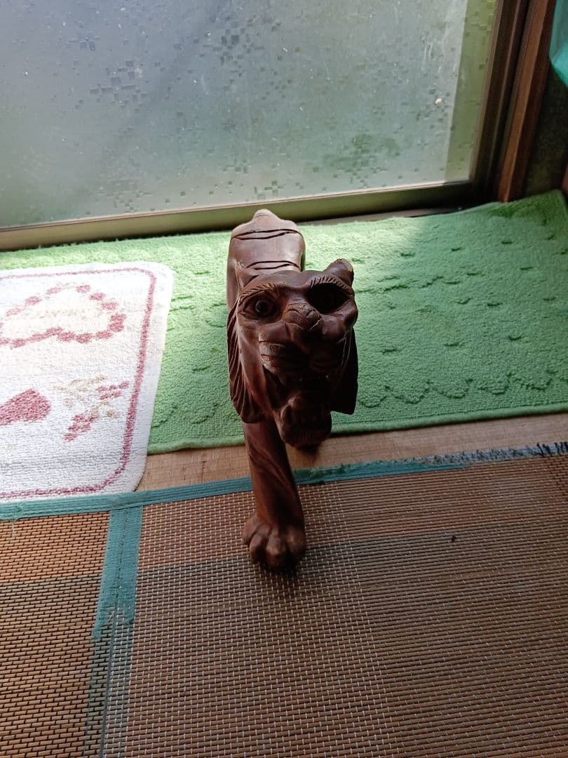 木製虎彫刻 約50cm 茶色