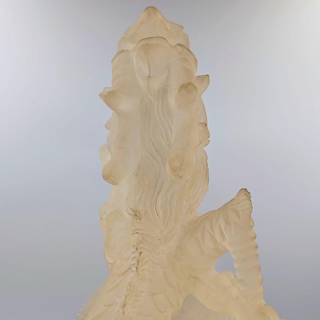 【風水・縁起物】開運龍の大型置物　水晶玉を抱える龍　台座付き