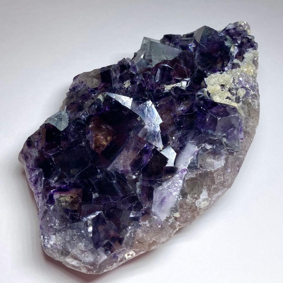 蛍石 ゾーニング パープル フローライト 母岩付き 原石 鉱物 鉱石 天然石