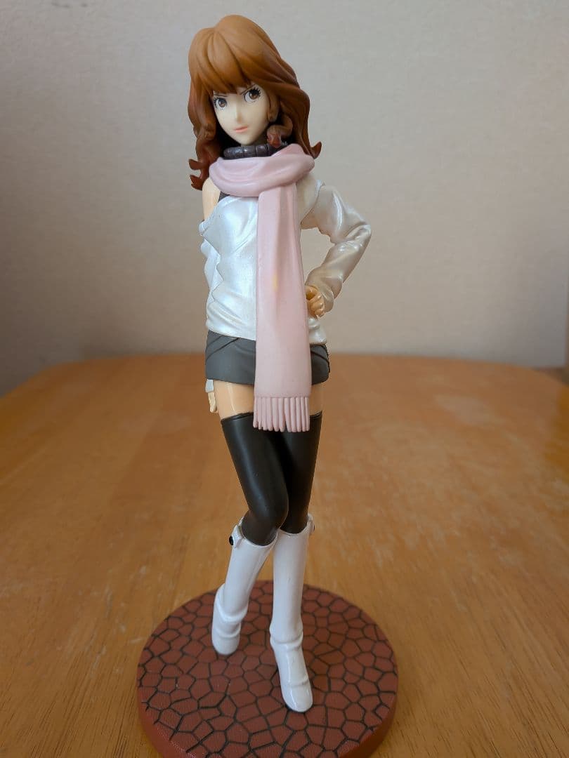 峰不二子フィギュア 　オフショルダーシャツ スカーフ