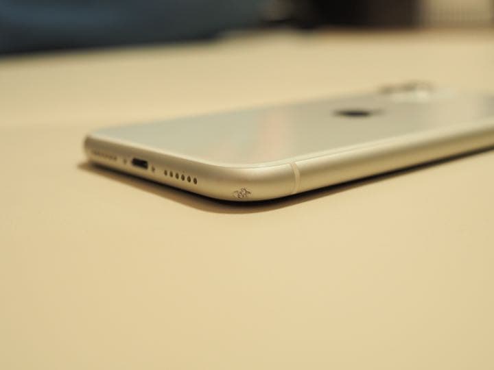 iPhone11 128GB ホワイト　simフリー