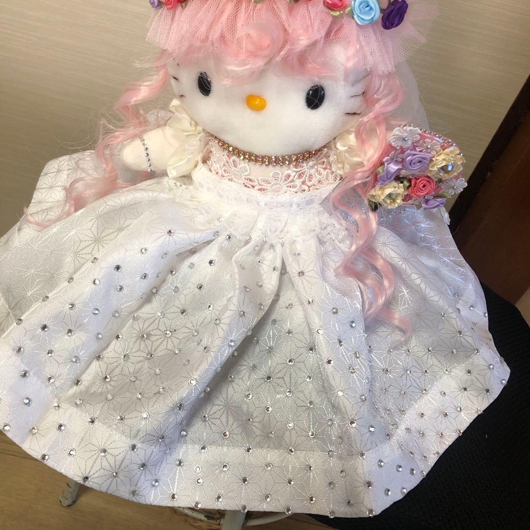 Hello Kitty ハローキティの美しいウェディングドレス
