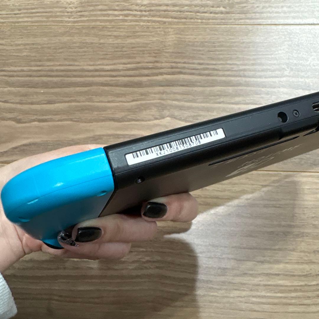 【美品】2021年製Nintendo Switch ネオンブルー/ ネオンレッド