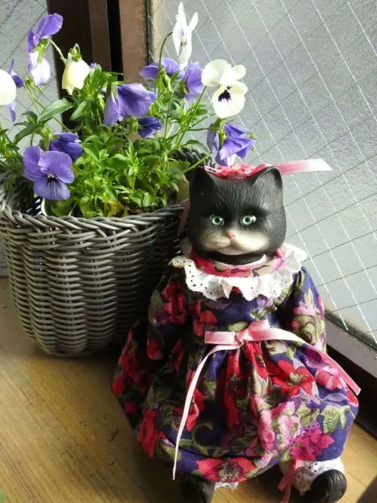 Goebel 　ゴーベル　ヴィンテージ　ポーセリン　猫　ドール　人形　置物