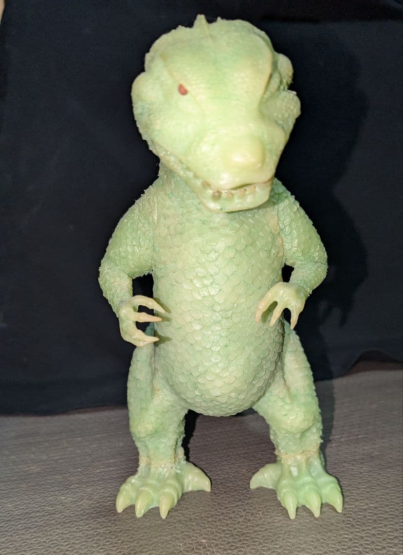 蓄光ゴジラ （ウロコゴジラ）３００体限定172/300フィギュア 約30cm 緑