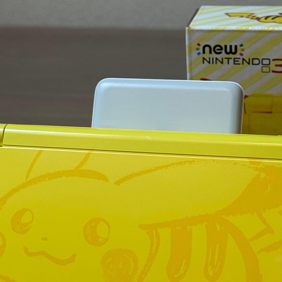 6-203 Newニンテンドー3DS LL ピカチュウ【イエロー】箱付き 美品