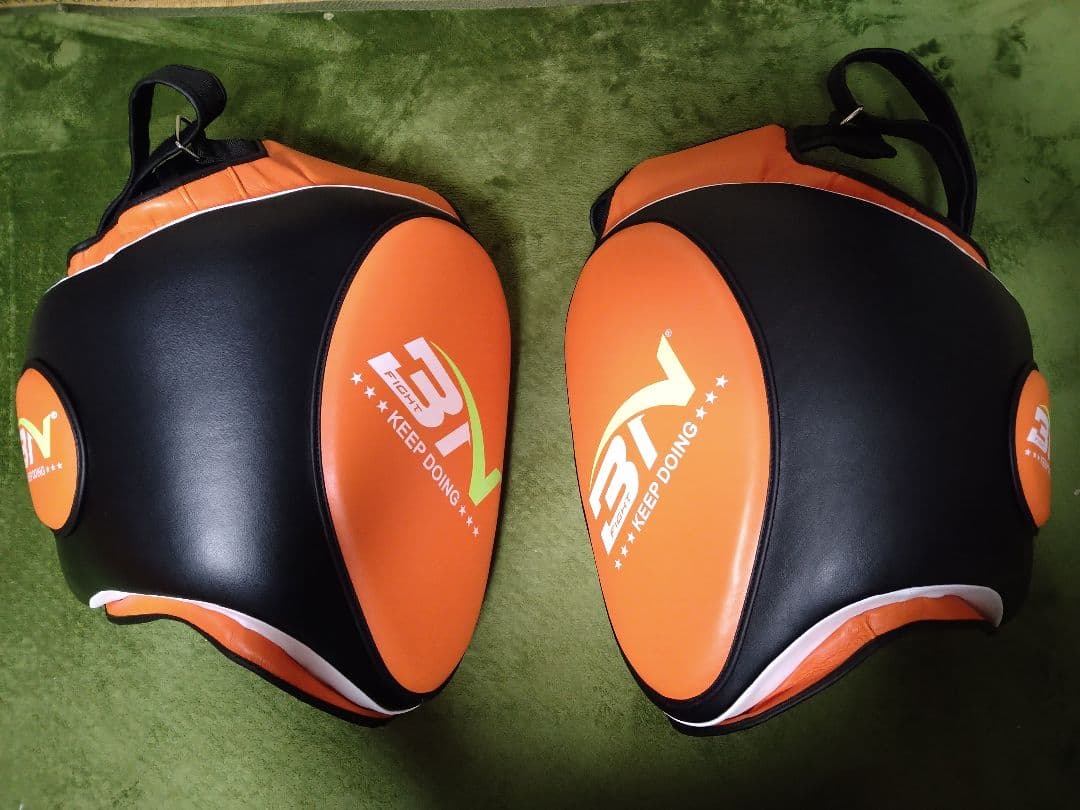 太もも ミット キック ボクシング パッド トレーニング プロテクター 左右