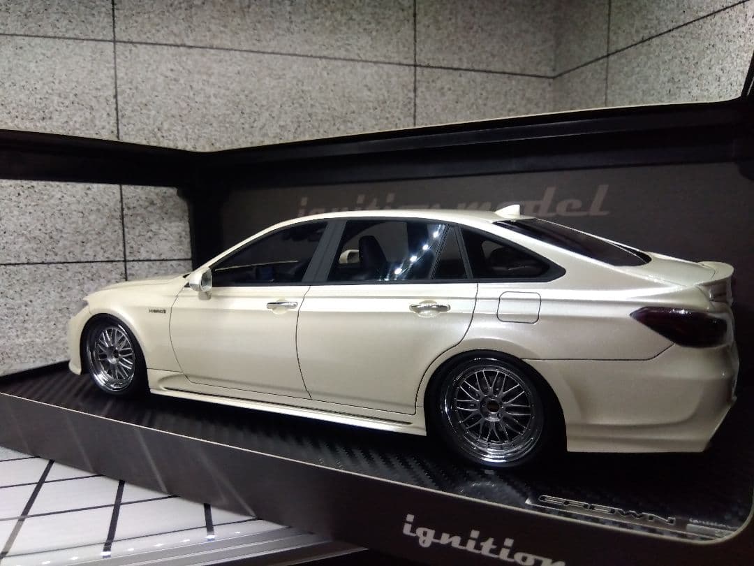 ミニカー 1/18 ignition model TOYOTA CROWN RS 220