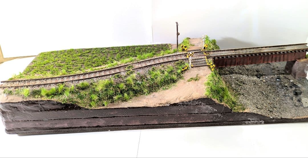 カ*チ様 Ｎゲージ・ジオラマ展示台【5月のローカル線】