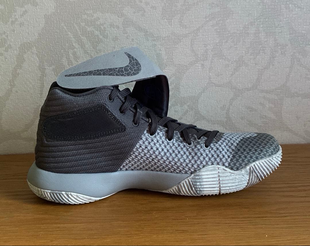 【新品未使用希少品】Nike カイリー2