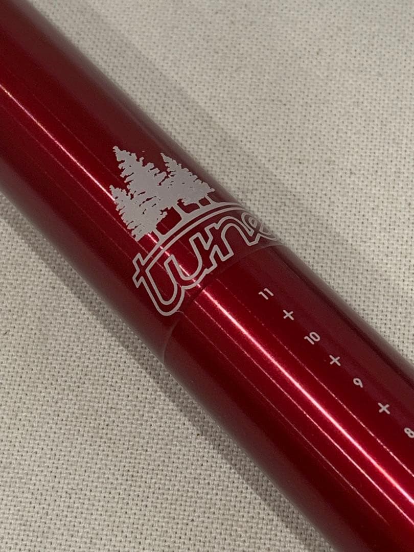 tune シートポスト 赤