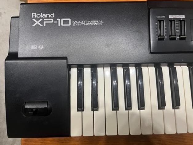 Roland XP-10 シンセ 通電OK ケース付