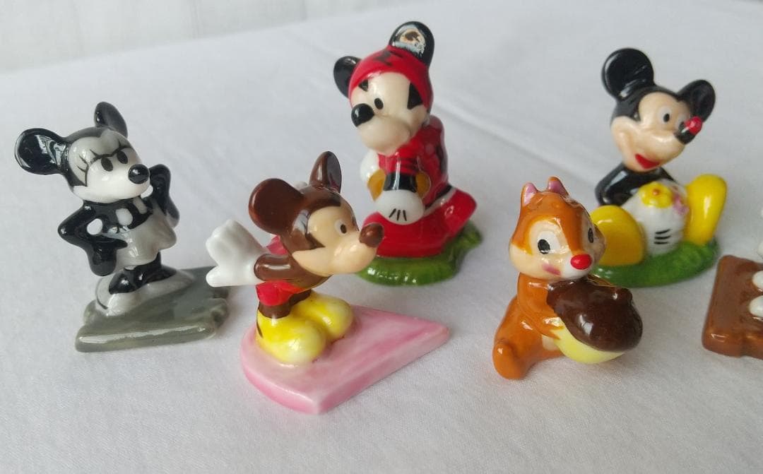 ディズニー　陶器　フィギュア　ベルメゾン　ミニチュア　置物