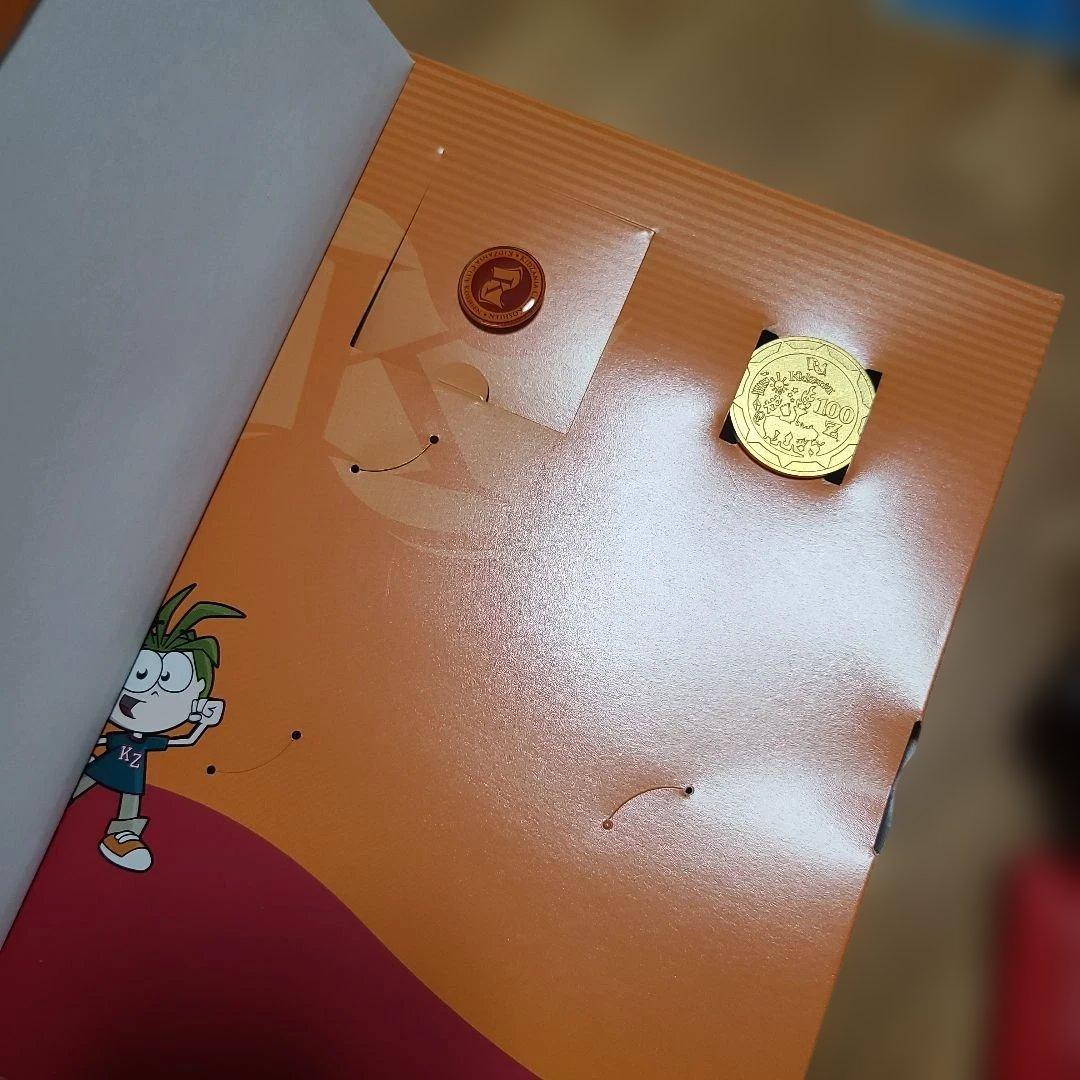 キッザニア甲子園　グッズ　e-Kidzo ゴールドカードとバッジセット　他