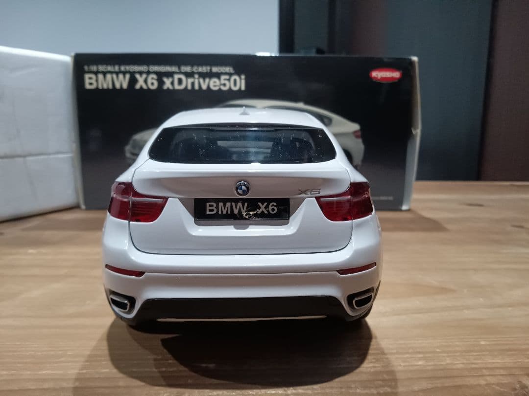 1/18 京商　 X6 xDrive 50i ミニカー　ホワイト