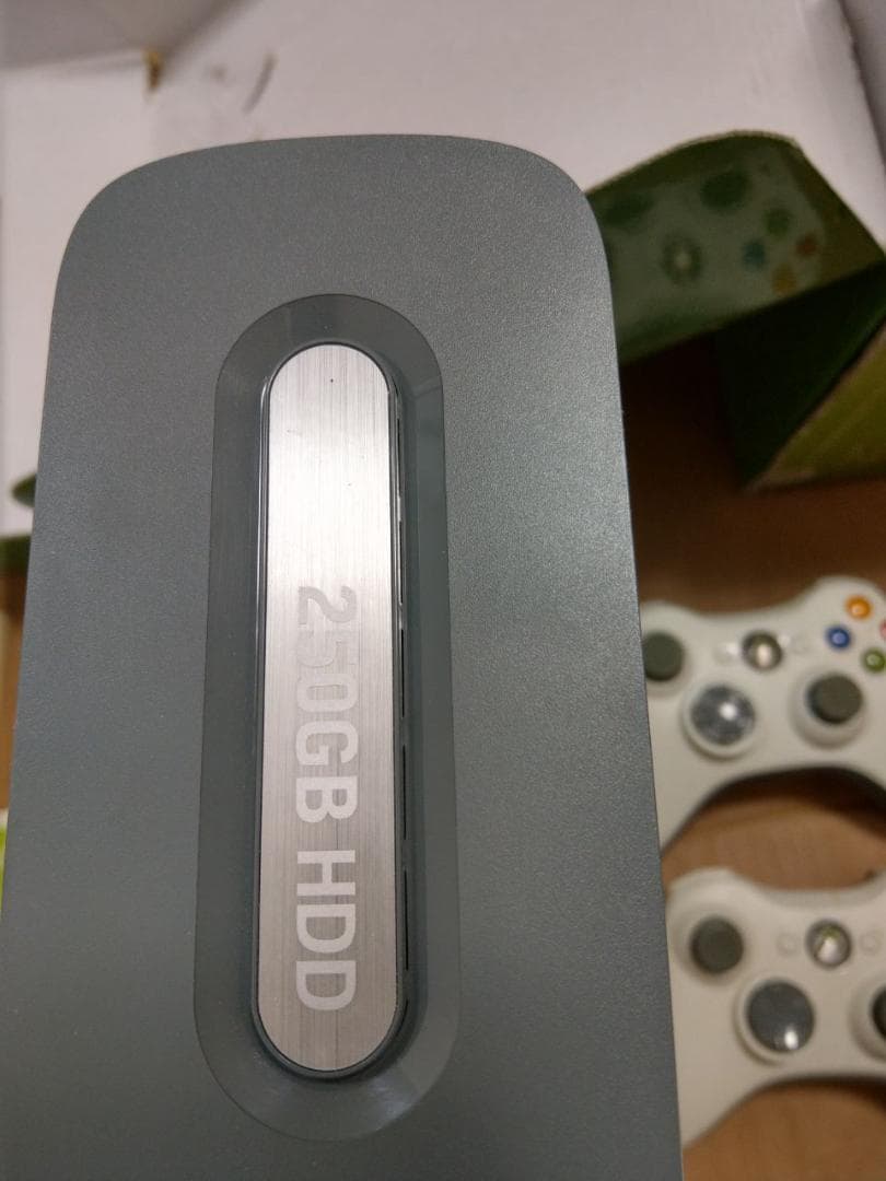 XBOX360本体（コントローラー1個プラス付き＋250GBHDD付き）