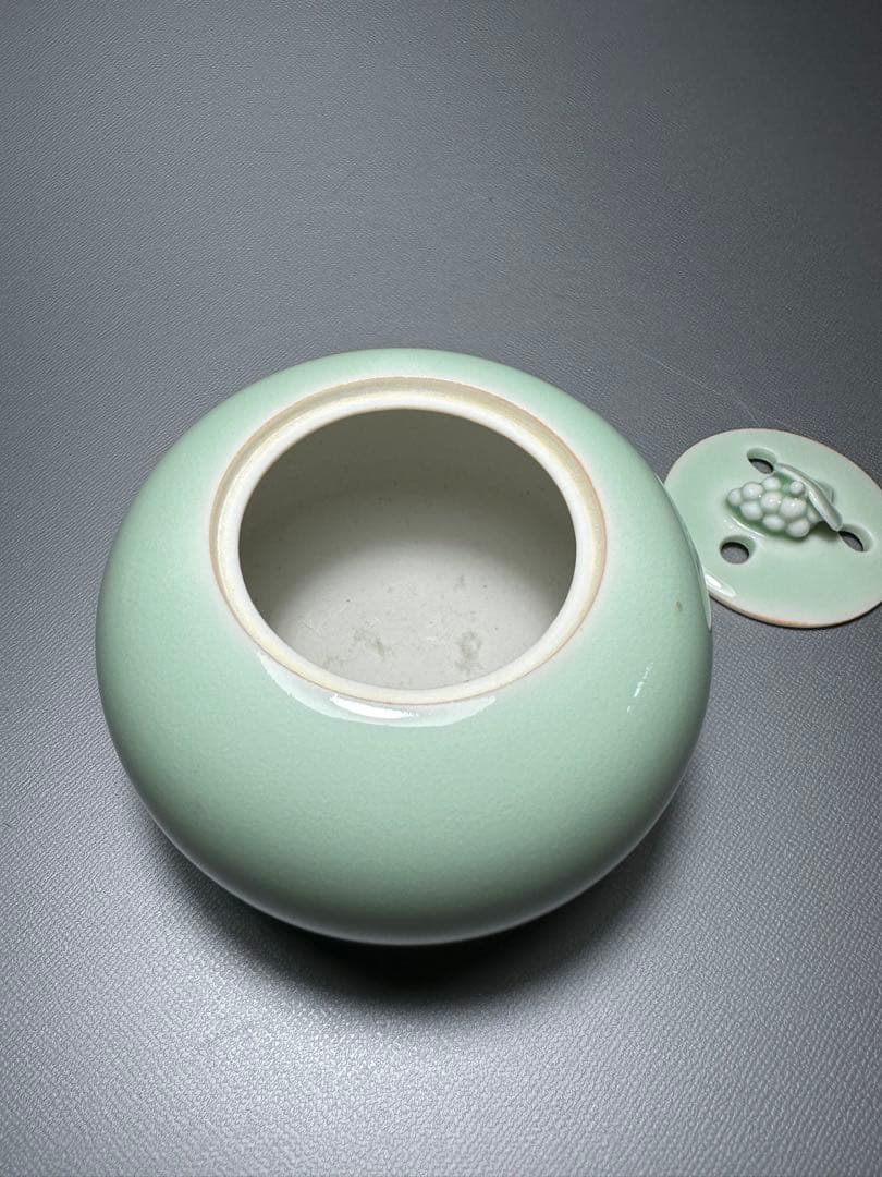 九谷焼　西田健二　作　青磁　香炉　葡萄のつまみ　美品